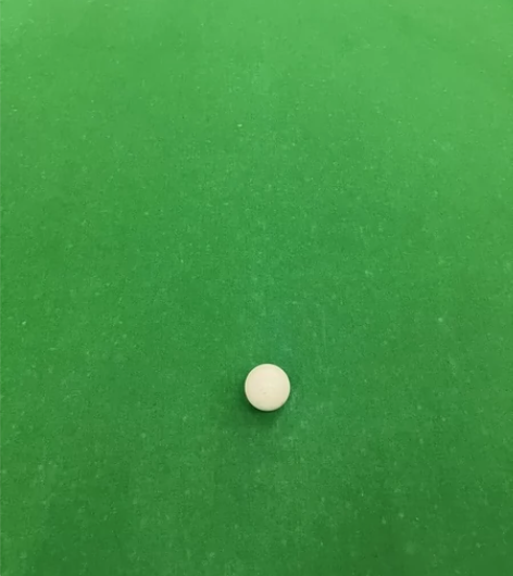 九九新台球，带三脚框，只打过两次，色泽鲜艳...