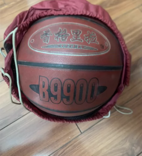 棕色篮球一个，带网兜，售出不退不换 感兴趣...