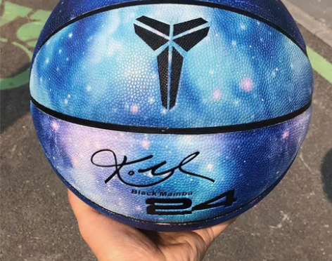 全新未拆封出个人闲置星空蓝科比纪念款7号篮...