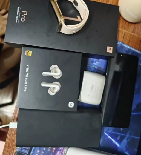 一些小玩意儿，华为mate20pro8+1...