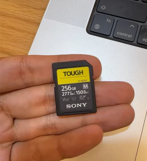 索尼A200单反相机有个18-70的镜头 ...