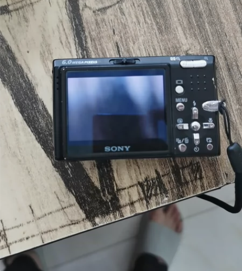 索尼 dsc-t9 银色 8成新 自用相机...