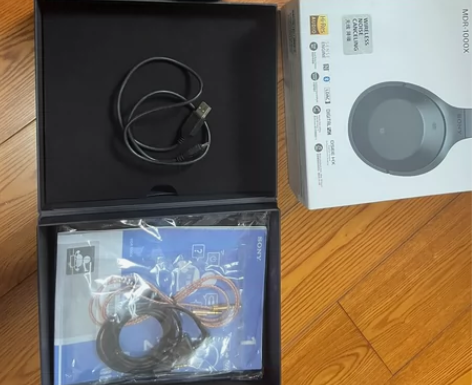 索尼mdr-1000x无线降噪耳机，9成新...