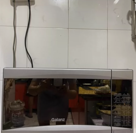 格兰仕微波炉八成新,没有外包装,上面标签清...