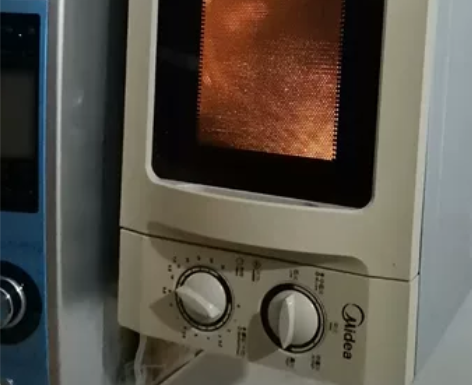 美的牌微波炉9成新。使用一切正常。有需要的...