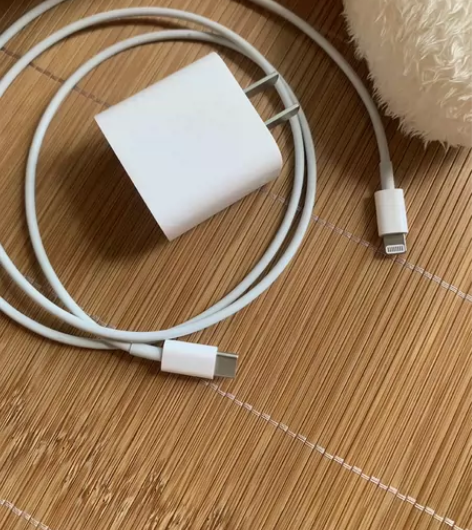 个人闲置转让苹果快充充电头，20w苹果原装...