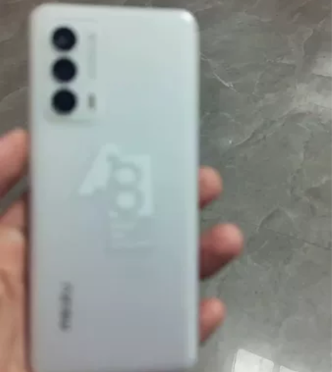 魅族18,8+128,箱说全,屏幕有细微划...