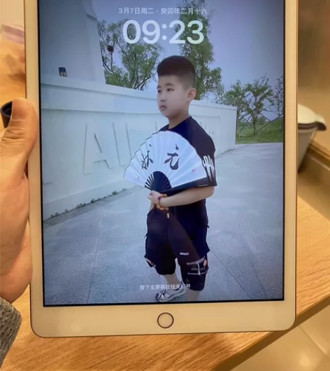 带笔8代iPad2020款128G 10....