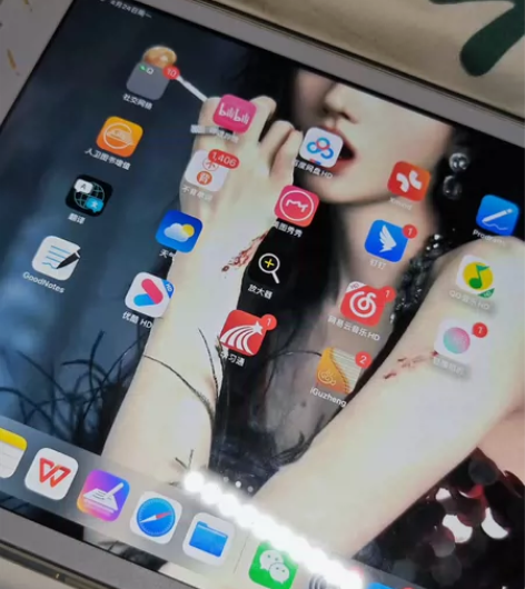 ipad2020 128gwifi版 深空...