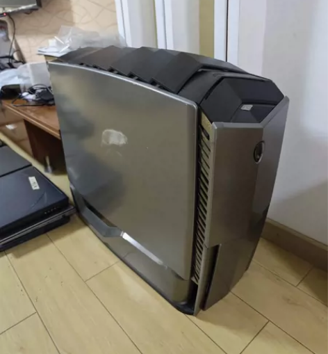 9新 alienware 外星人大龙脊机箱...