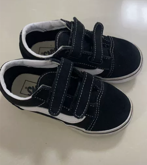 VANS童鞋帆布鞋黑白经典款 购于专柜,鞋...
