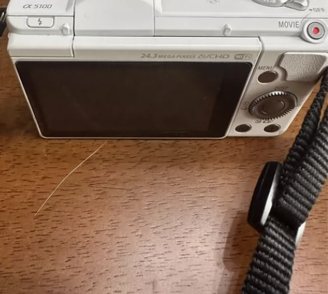 索尼a5100相机 九成新 几乎没用过 带...
