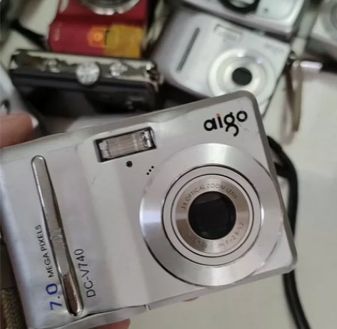 爱国者DC-V740电池仓变行装不进电池，...