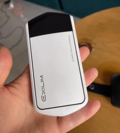 卡西欧自拍神器 成色很新?细微磕碰划痕功能...