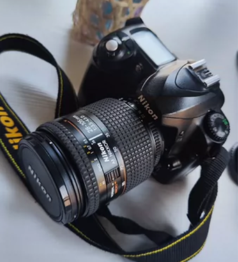 尼康D50套机.镜头为尼康28-105mm...