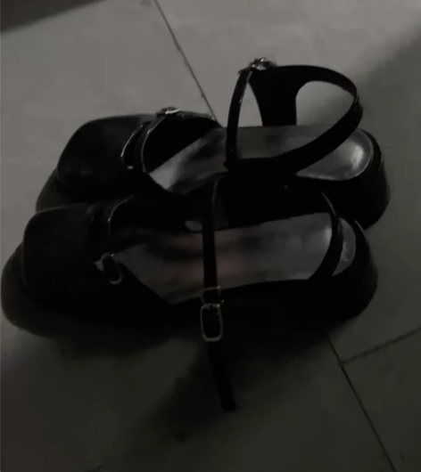 带跟黑色玛丽珍凉鞋36码 感兴趣的话点“我想要”和我私聊吧～...