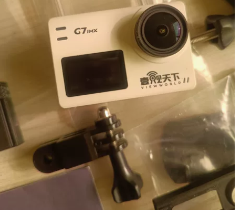 壹观天下G7运动相机 两块电池，照片上的配...