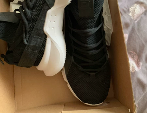 李宁运动鞋，购于荆门东方百货。买了好久了，...