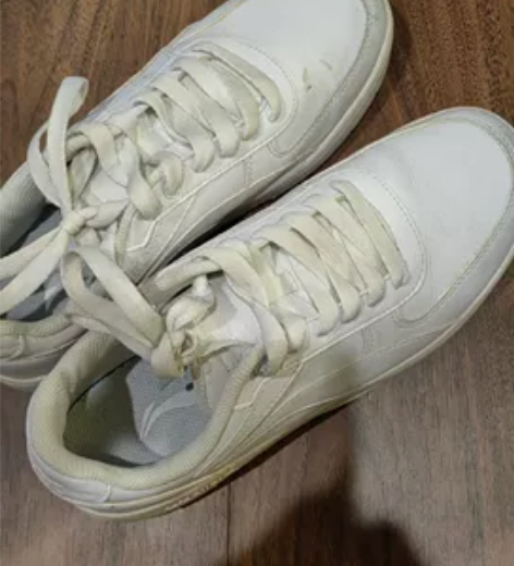 李宁小白鞋，某次运动会穿过一次，9.5成新...