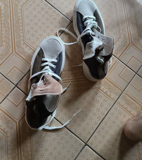 李宁帆布鞋迪士尼联名款，很重43码，未有鞋...