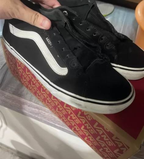 得物app后入，范斯经典款42码， 外观成...