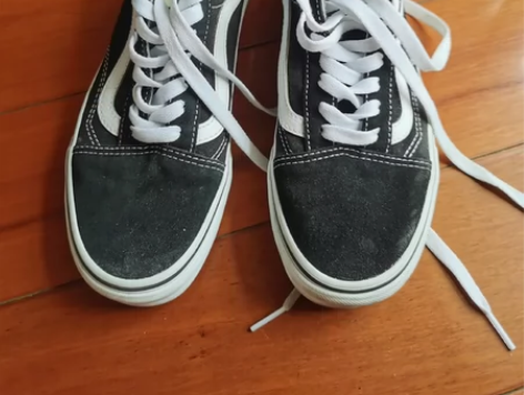 vans经典款板鞋 购于得物，原价400多...