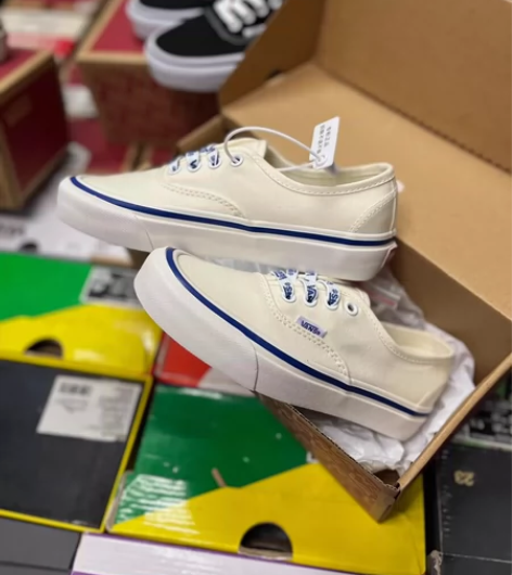 Vans 安纳海姆鞋带LOGO字母白色低帮...