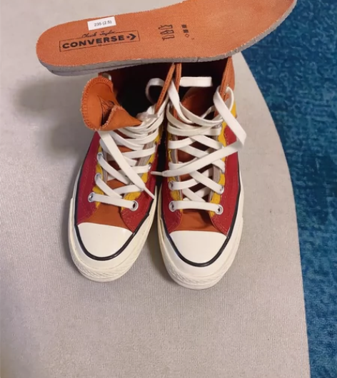 匡威帆布鞋，37码，实体店入手六百多，几乎...