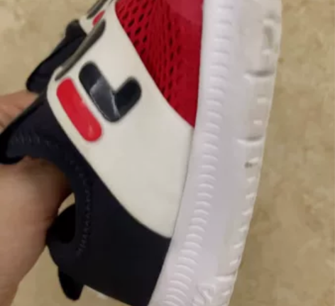 斐乐26码运动鞋，买了半年，但只穿三四次，...