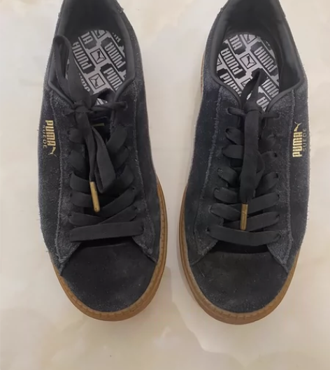 清理衣帽间 彪马蕾哈娜鞋子 原价550购入...