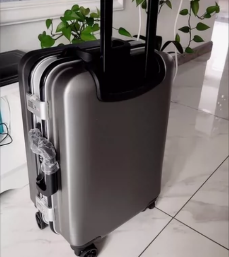 一次没有用过！全新499正品袋鼠行李箱旅行...