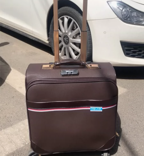 商务登机20寸皮质拉杆皮箱。九九新，买小了...