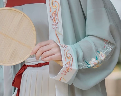 茗月萱原创汉服 闲置汉服（有瑕疵）便宜出几...