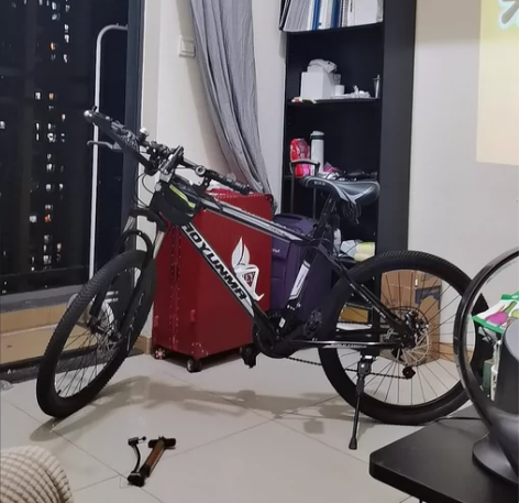 全新的山地自行车，一直在仓库存放。转给有缘...