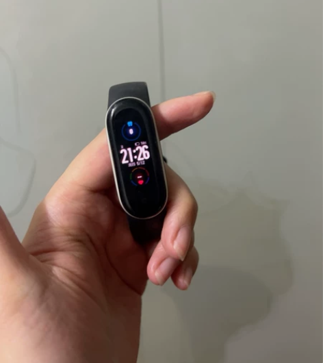 小米手环5，生日朋友送的，表带自己换过看着...