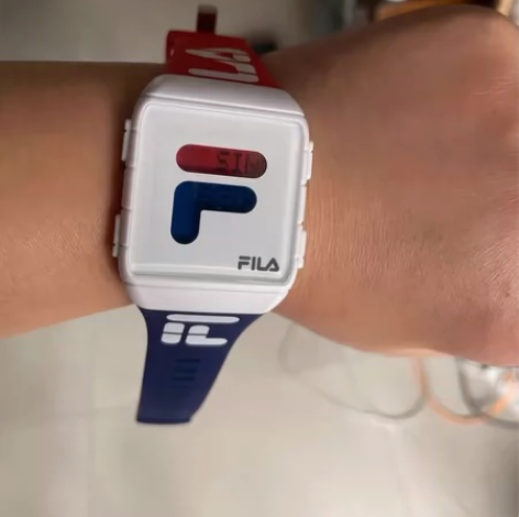 斐乐情侣手表 之前买的一次没戴过 包装盒什...
