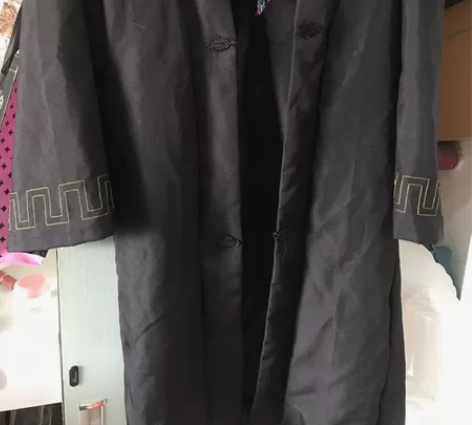粉领学士服 m/s可穿，一套20r。 租借...