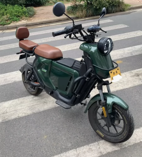 出一台自用小牛Uqi+都市，车龄一年不到，...