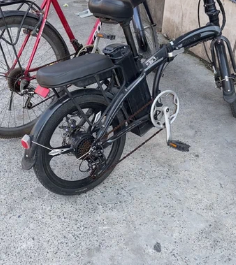 工作的地方变远了，冬天骑车很冷 每天开车上...