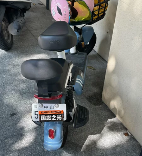 捡漏的来1880块钱，二个月的新车有牌有证...