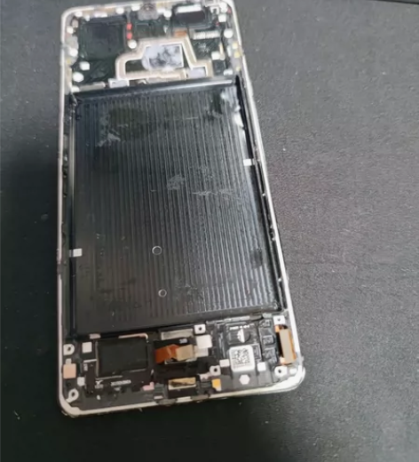 小米mix4中框,没变形,有点小花。屏幕还...