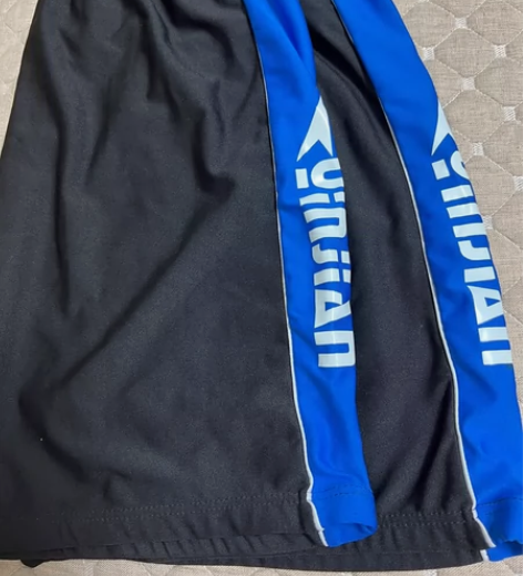 乒乓球短裤，175左右，130斤左右可以穿...