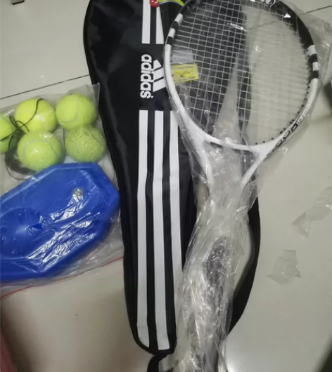 阿迪达斯网球拍，单拍 感兴趣的话点“我想要...