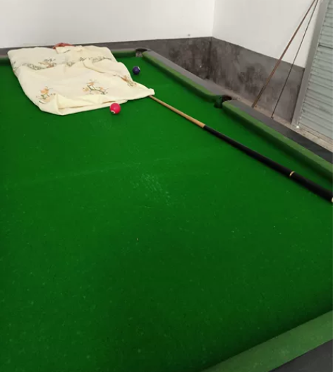 出一张标准青石板台球桌,有缘人速来拉走,公...