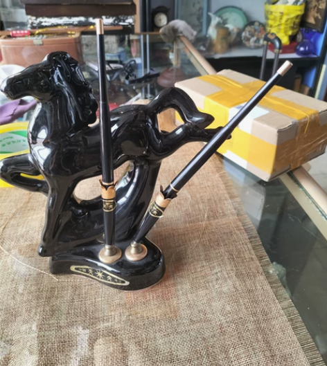 老笔架摆件   奔马造型，黑釉！毛笔狼毫的...