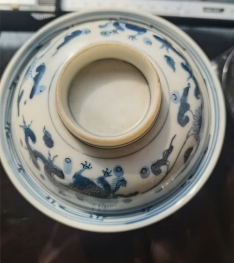 龙纹青花老盖碗，底部有轻微鸡爪纹，无款，完...