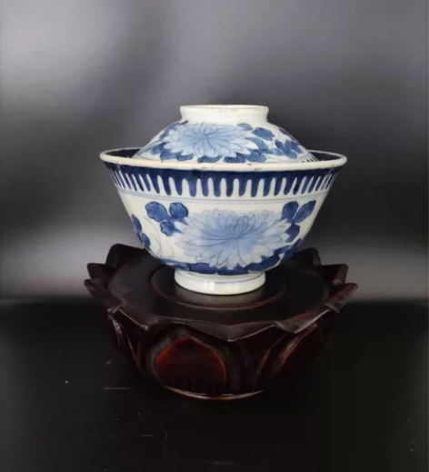 日本濑户烧青花染付手绘花鸟老盖碗，品相完美...