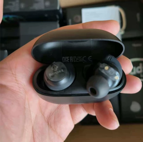 【低价出售！！】！小米Redmi Buds...