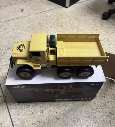 jjrc东风八号土黄色六轮四驱军卡车全新出...