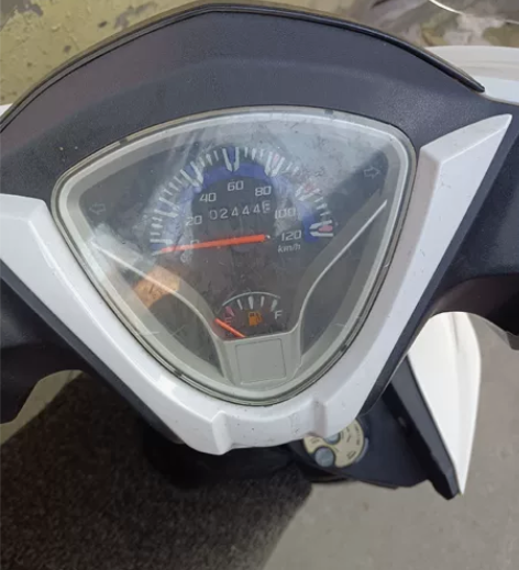 踏板125摩托车。21年，8成新，电喷发动...